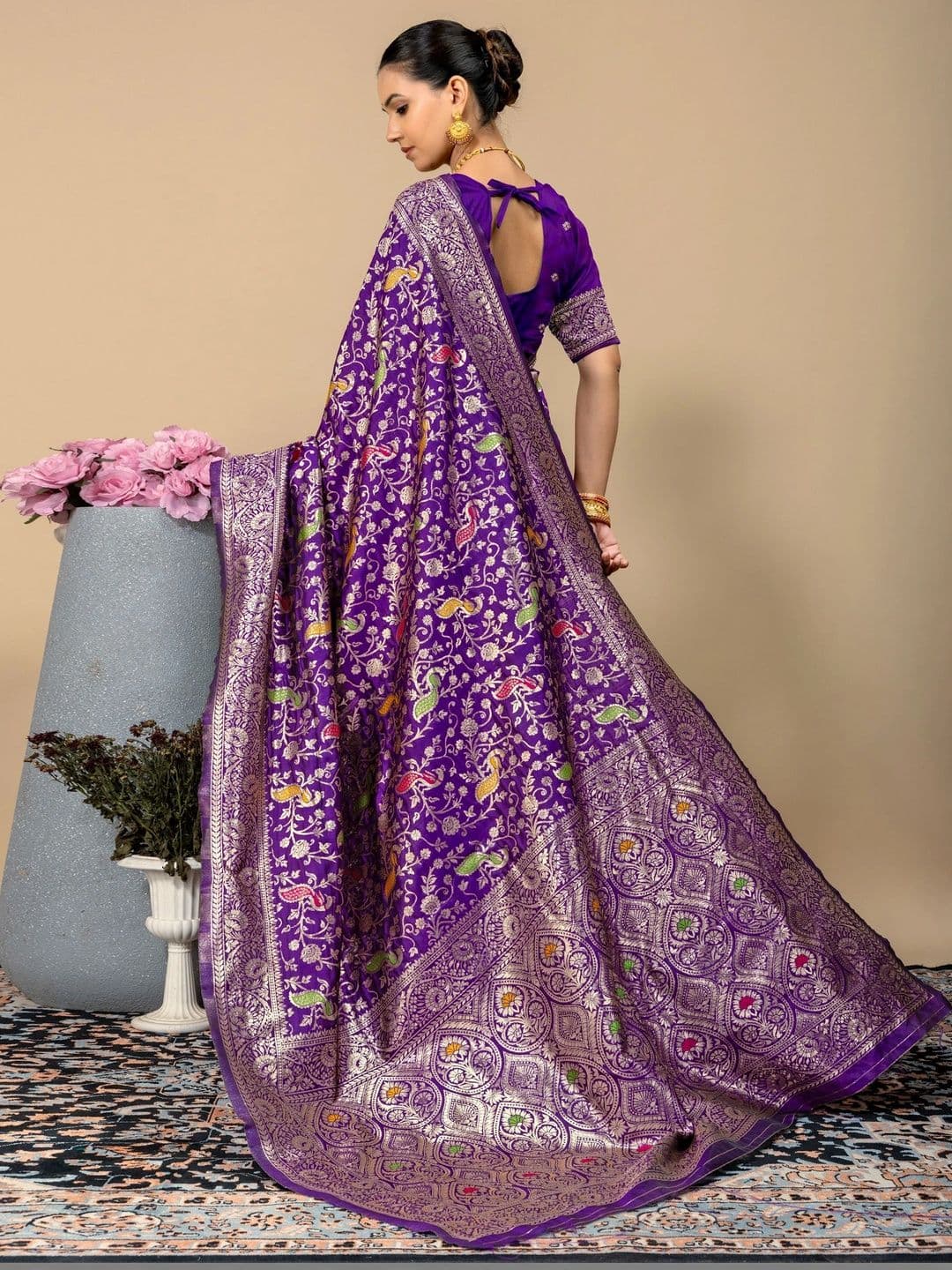 SILKARA CREATION Floral Zari Silk Blend Banarasi Saree thumbnail 4