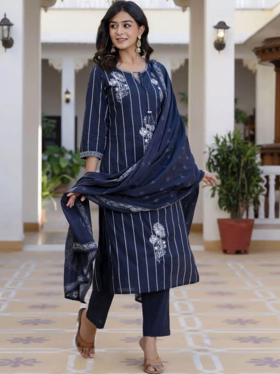 sarachna Women Ethnic Motifs Embroidered Regular Thread Work Pure Cotton Kurta with Trousers & With Dupatta - view 1