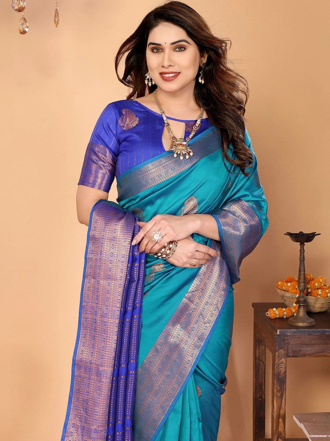 DEVANSH ENTERPRISE Paisley Zari Silk Blend Banarasi Saree thumbnail 6