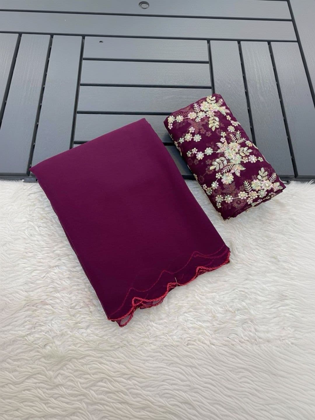 Saanvi Floral Embroidered Poly Georgette Saree thumbnail 4