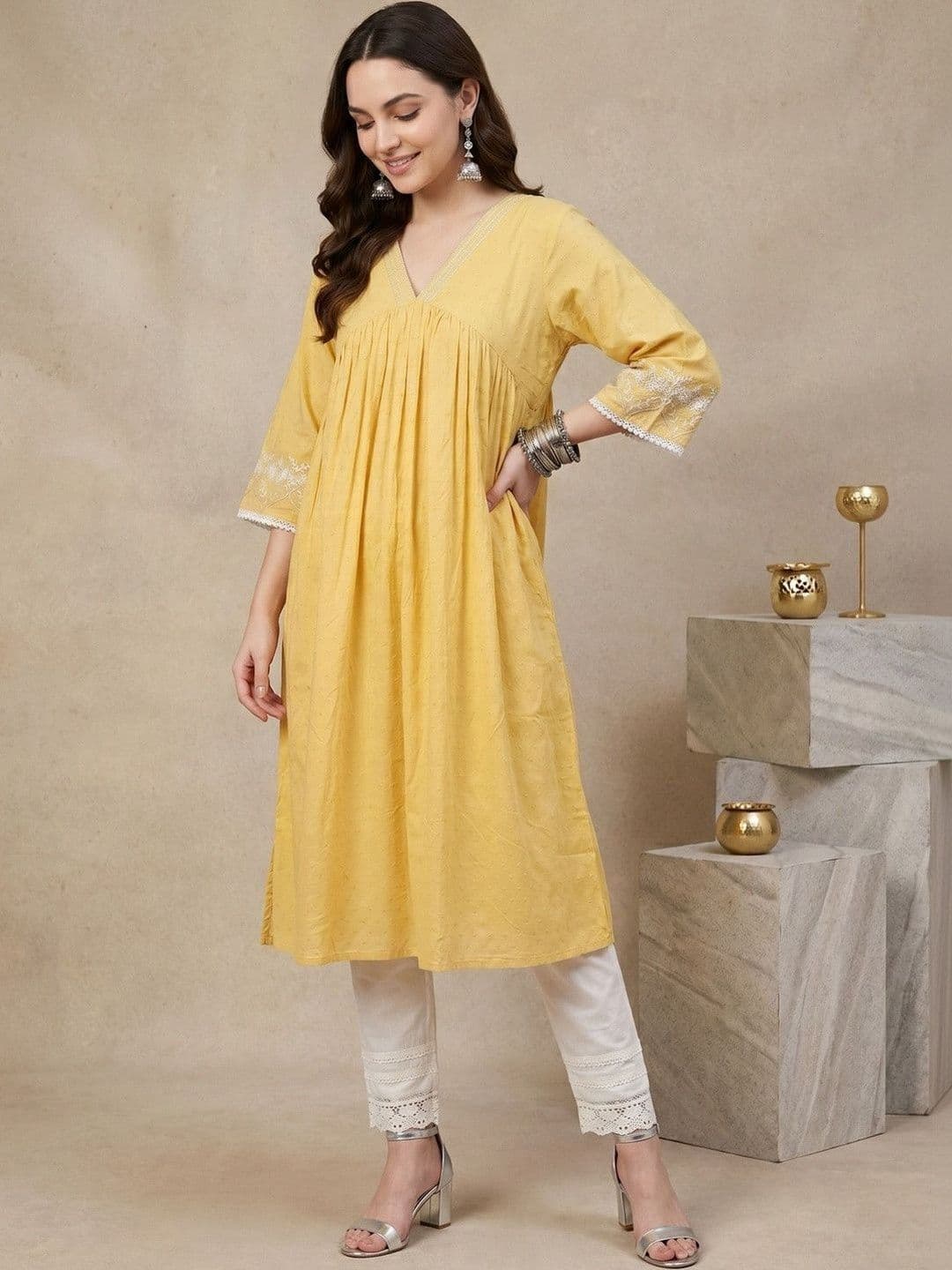 Sangria Women Embellished Thread Work Kurta thumbnail 7