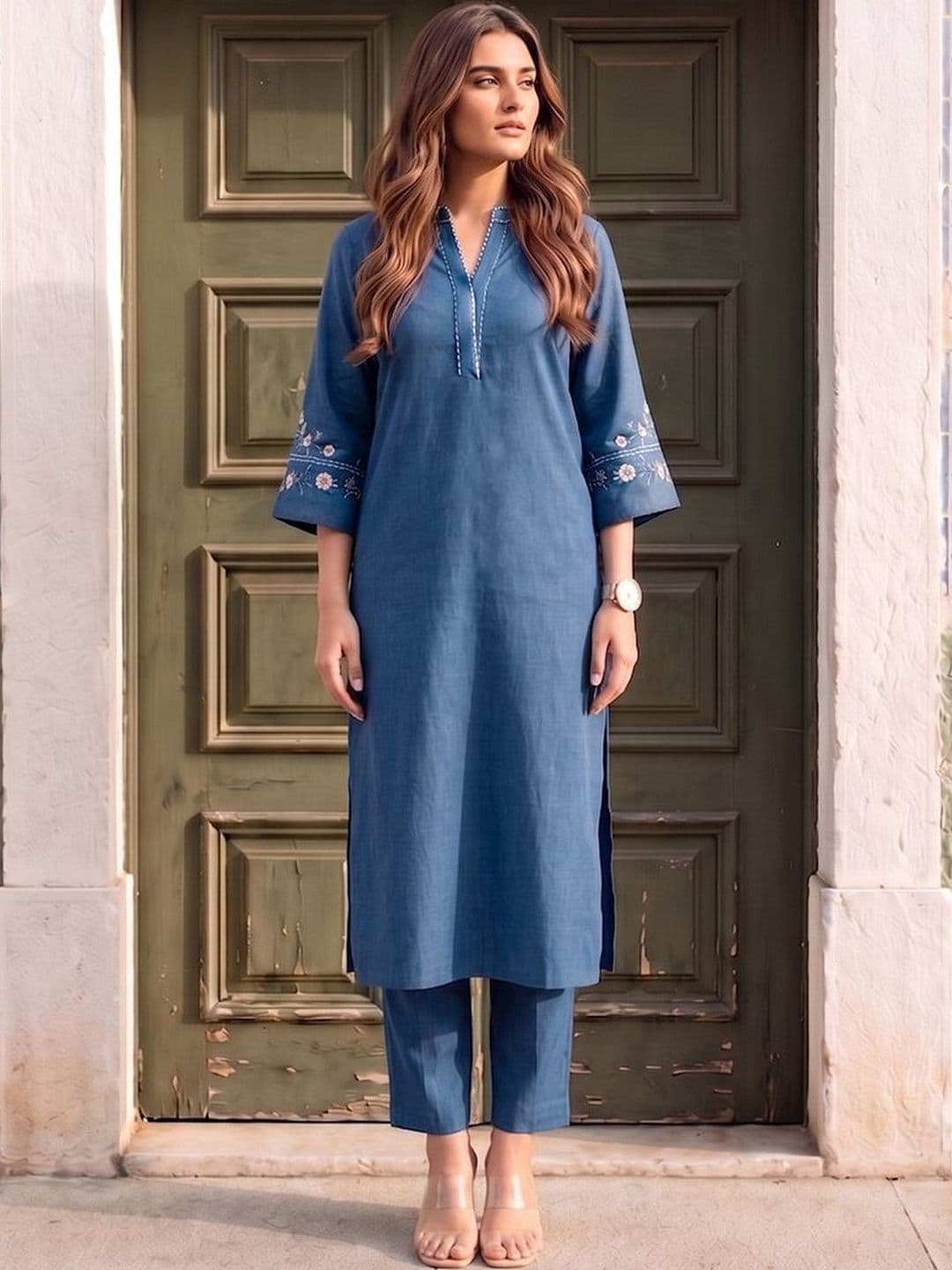 Varanga Women Floral Embroidered Regular Thread Work Kurta with Trousers thumbnail 4
