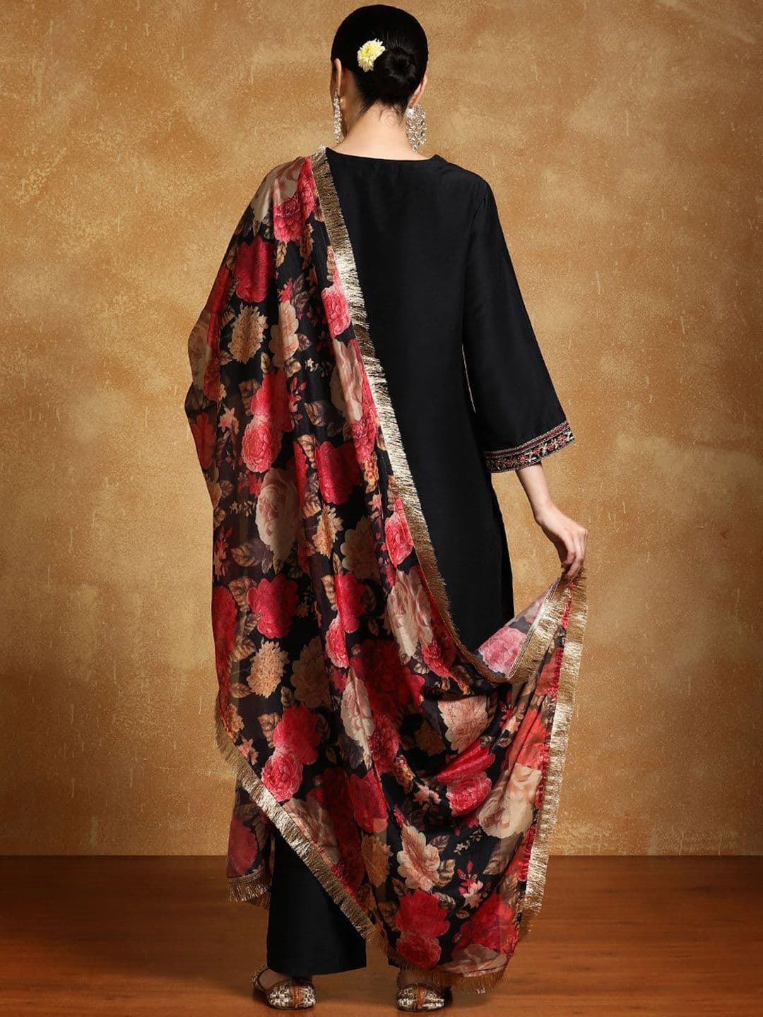 Varanga Floral Yoke Design V-Neck Straight Kurta With Trousers And Dupatta thumbnail 3