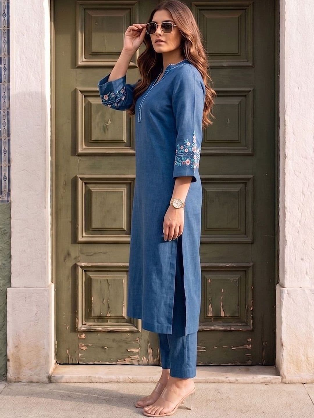 Varanga Women Floral Embroidered Regular Thread Work Kurta with Trousers thumbnail 6