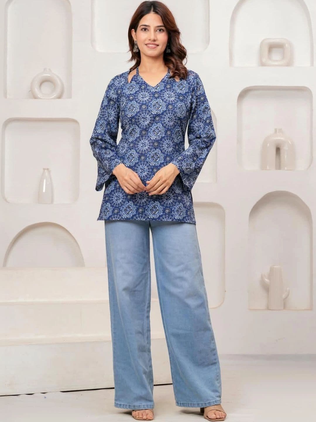Sangria Ethnic Motifs Printed V-Neck Kurti thumbnail 5