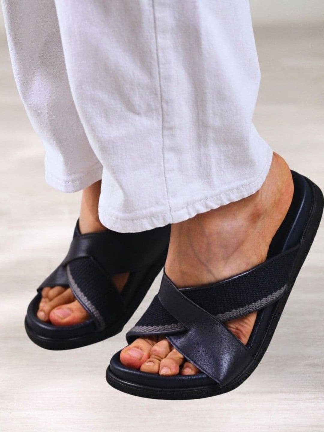 Zanzibar Living Men Slip-On thumbnail 3