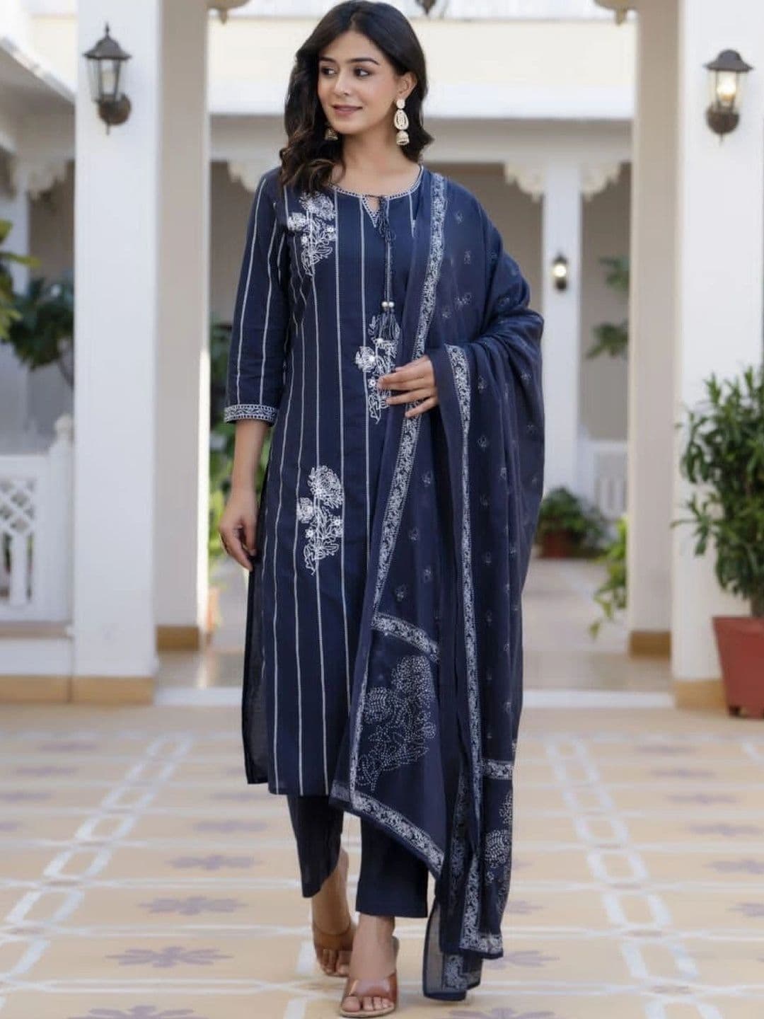 sarachna Women Ethnic Motifs Embroidered Regular Thread Work Pure Cotton Kurta with Trousers & With Dupatta thumbnail 2