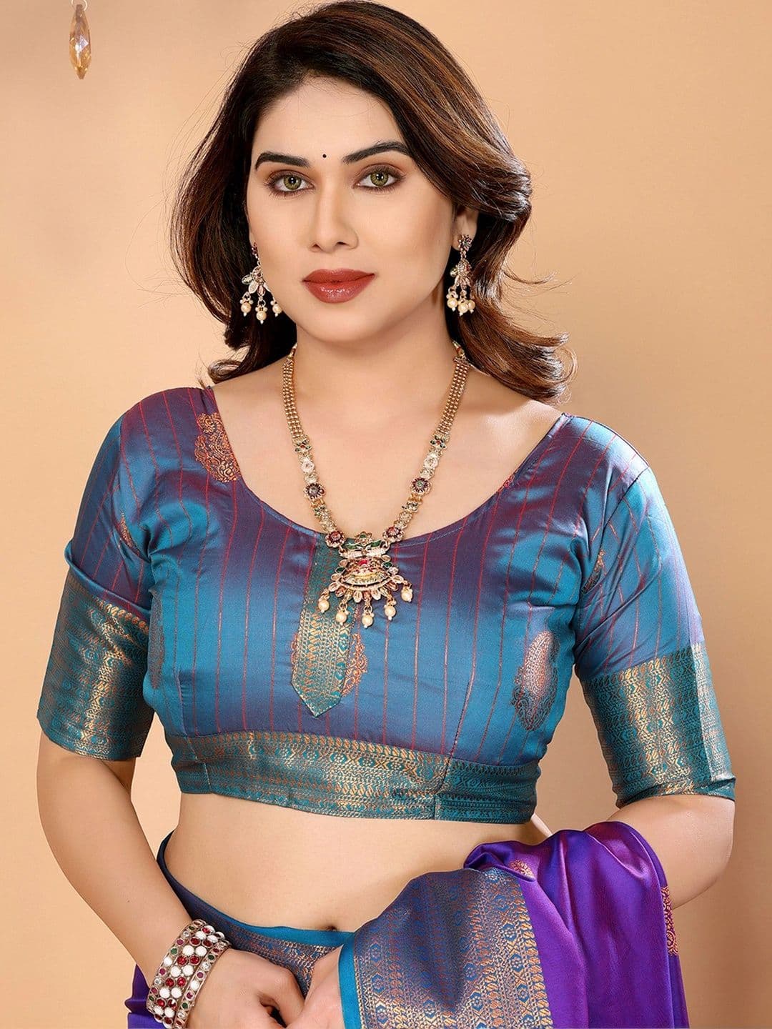 DEVANSH ENTERPRISE Woven Design Zari Silk Blend Banarasi Saree thumbnail 3