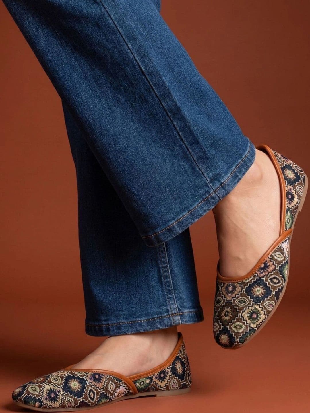 JodyHub Women Ethnic Mojaris Flats - view 1