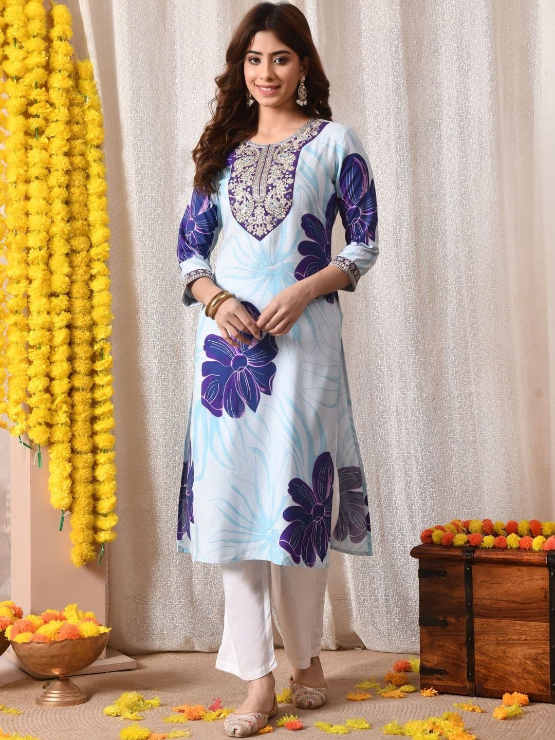 BKApparels Women Embroidered Floral Kurta thumbnail 7