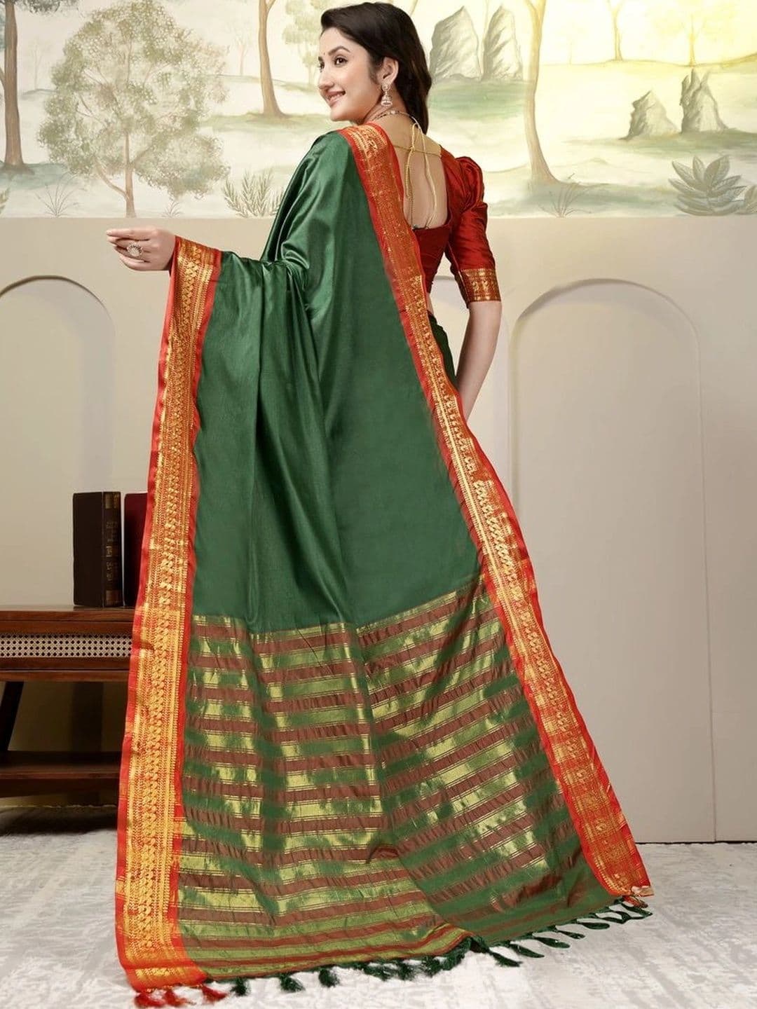 DEVANSH ENTERPRISE Woven Design Zari Silk Blend Banarasi Saree thumbnail 5
