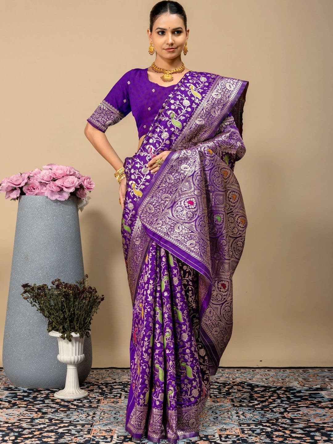 SILKARA CREATION Floral Zari Silk Blend Banarasi Saree thumbnail 2