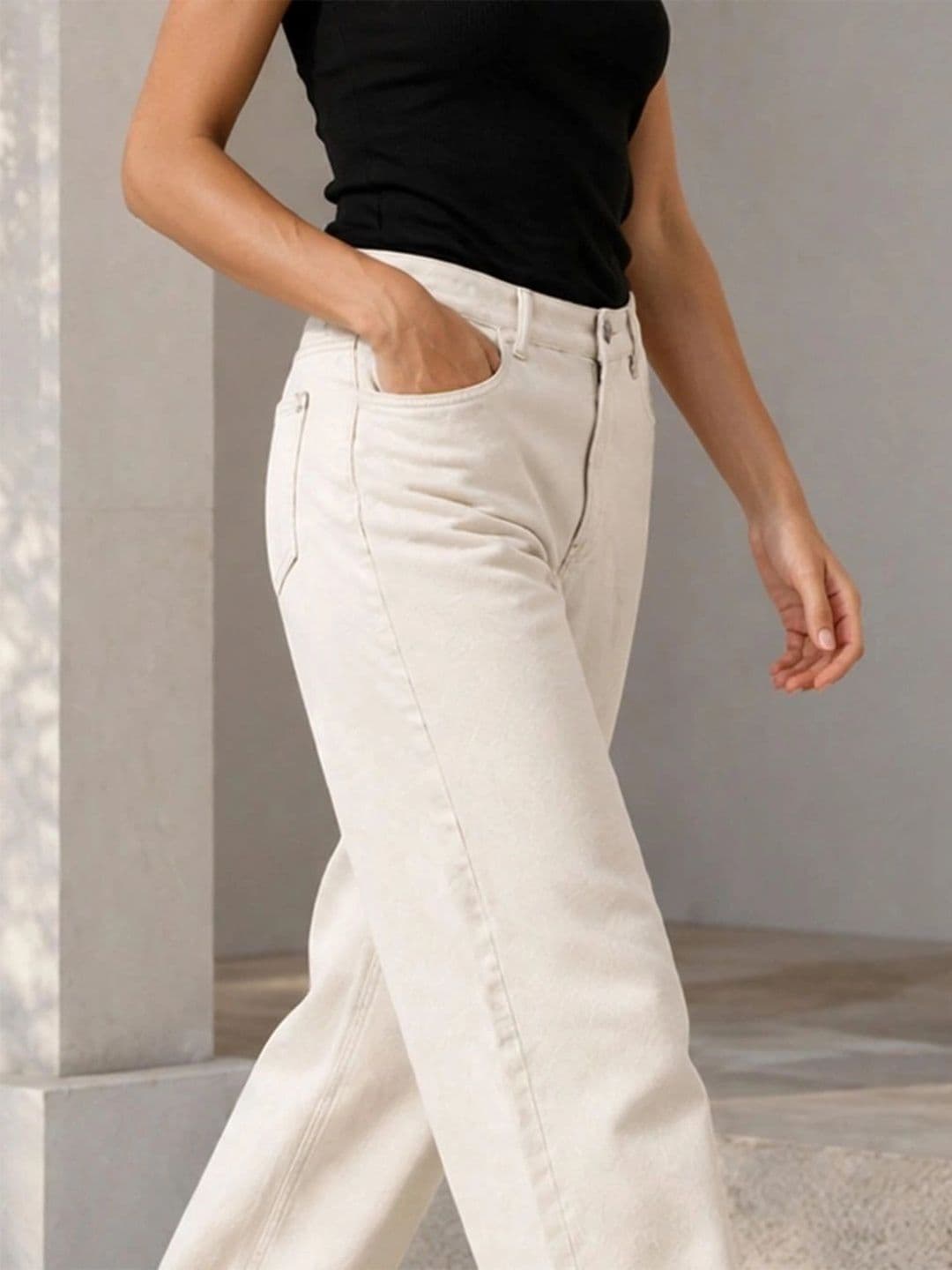 LINARIA Women Classic Regular Fit Mid-Rise Stretchable Jeans thumbnail 4