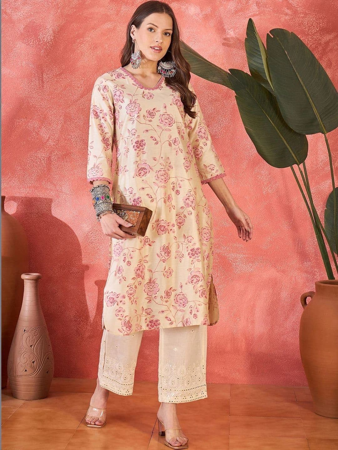 Sangria Women Floral Printed Floral Kurta thumbnail 2