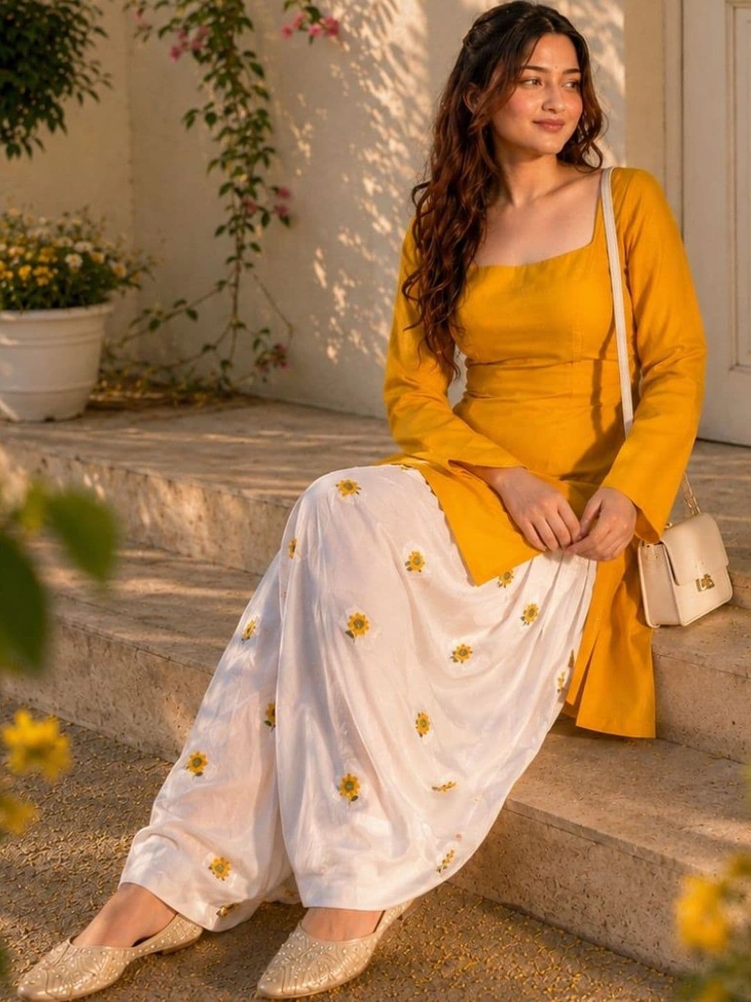 HERE&NOW Women Floral Regular Kurti with Patiala thumbnail 5