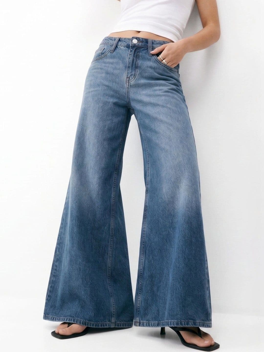 Outzidr Women Relaxed Fit Mid-Rise Jeans thumbnail 5