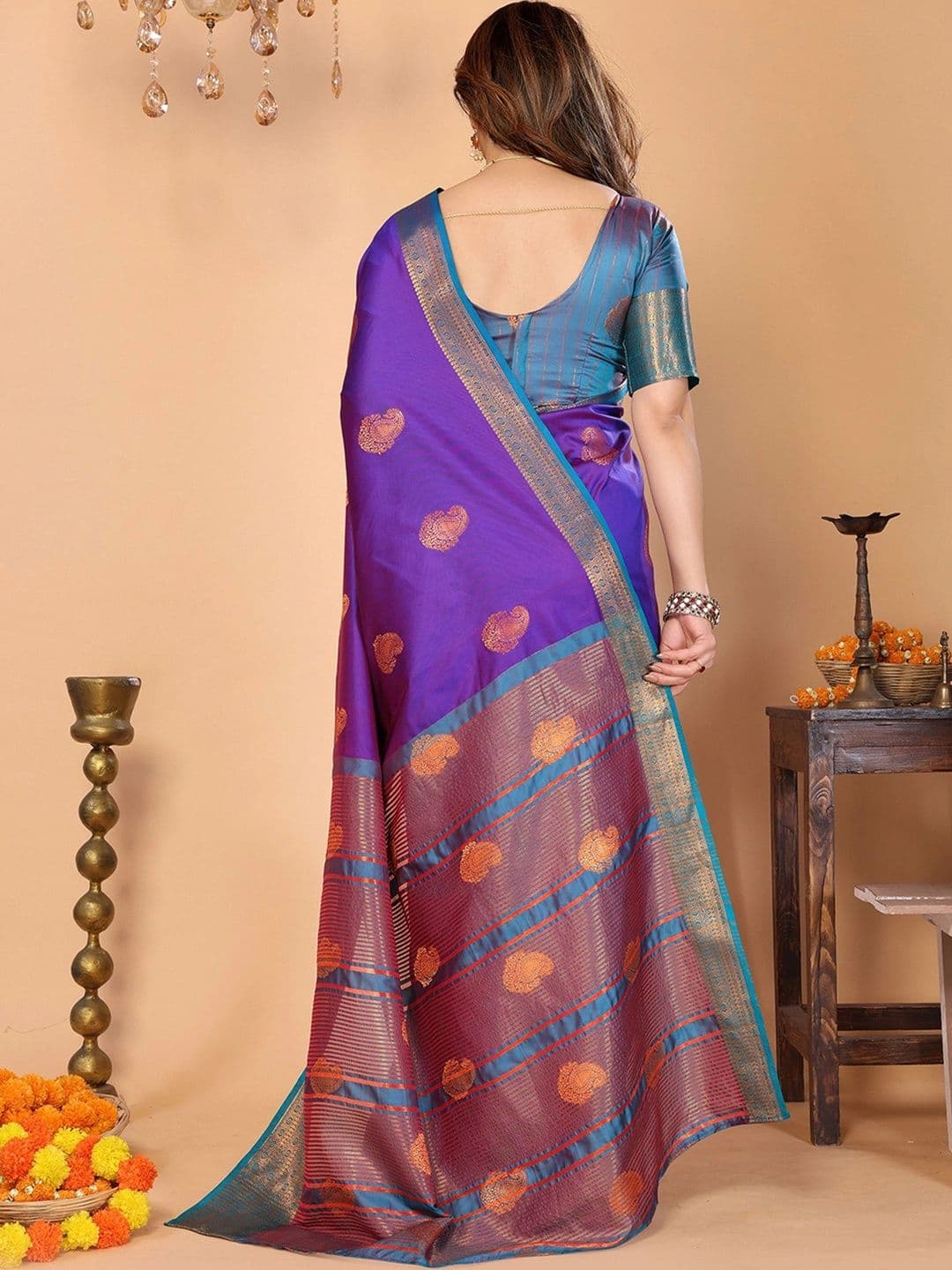 DEVANSH ENTERPRISE Woven Design Zari Silk Blend Banarasi Saree thumbnail 5