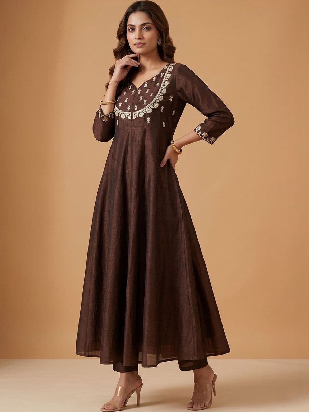 Varanga Women Ethnic Motifs Embroidered Regular Thread Work Kurta with Trousers & With Dupatta thumbnail 4