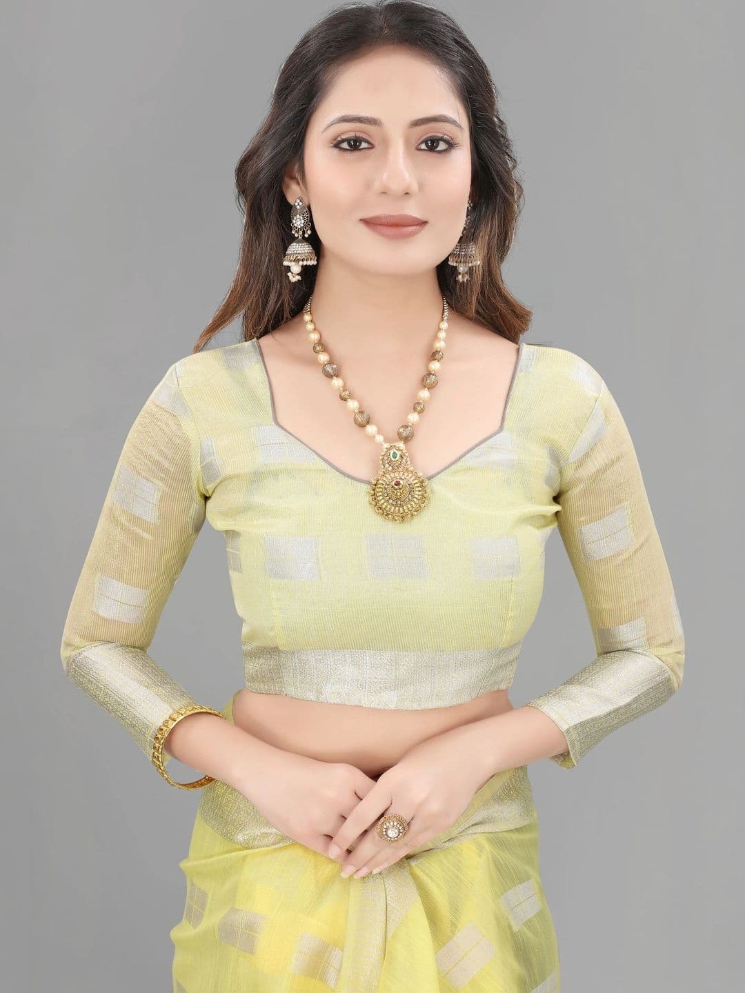 DEVANSH ENTERPRISE Woven Design Zari Silk Blend Banarasi Saree thumbnail 5