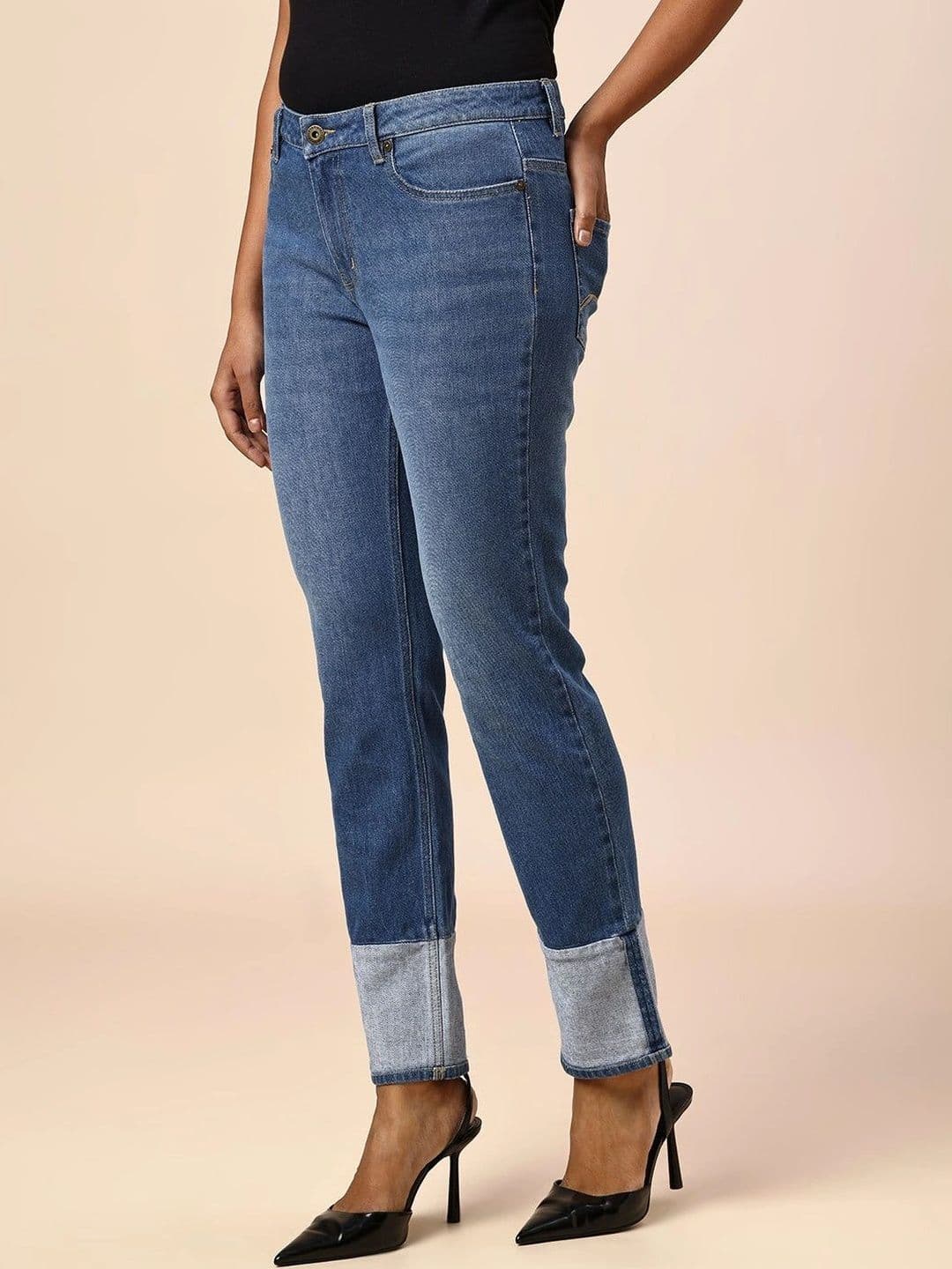 Chemistry Women Straight Fit Mid-Rise Cuffed Hem Jeans thumbnail 6