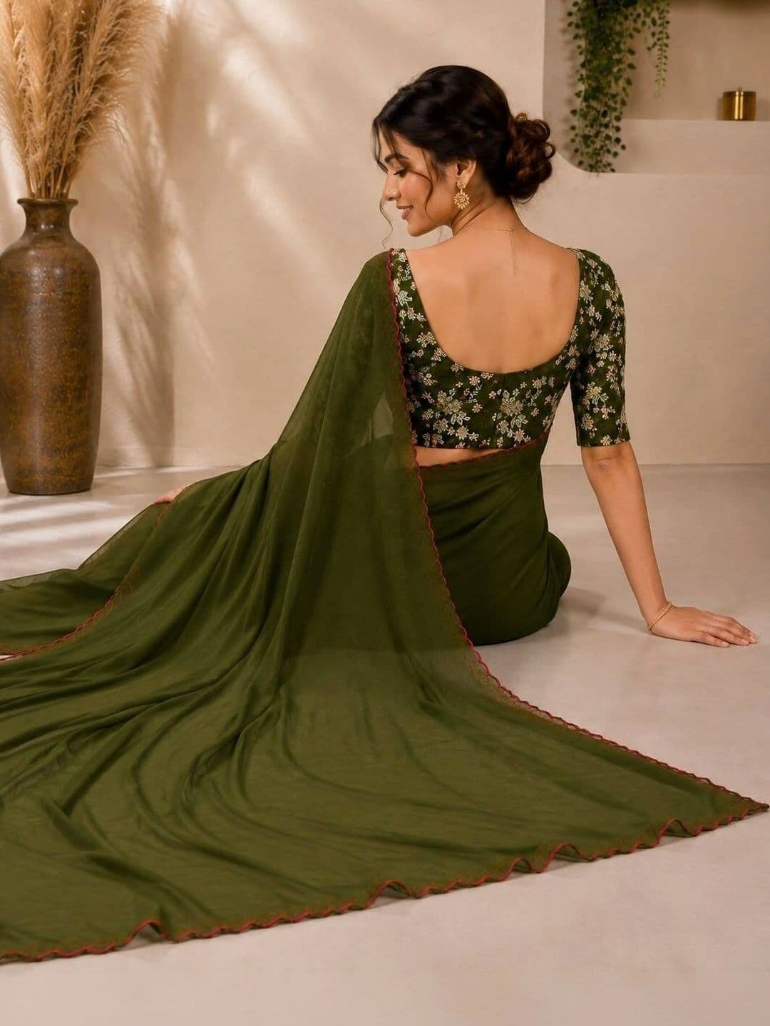 Saanvi Floral Embroidered Poly Georgette Saree thumbnail 3