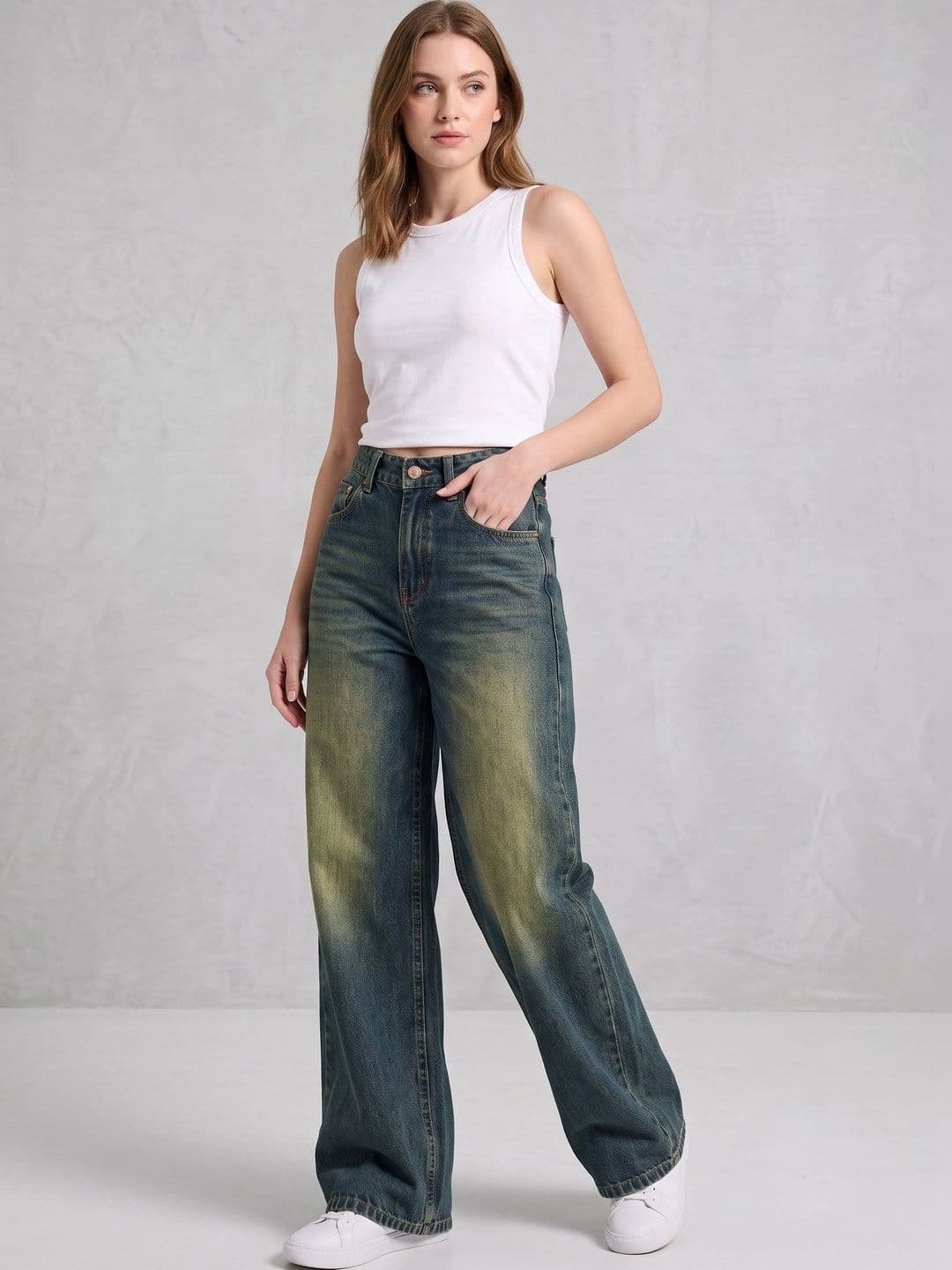 Roadster Women Straight Fit High-Rise Light Fade Jeans thumbnail 2