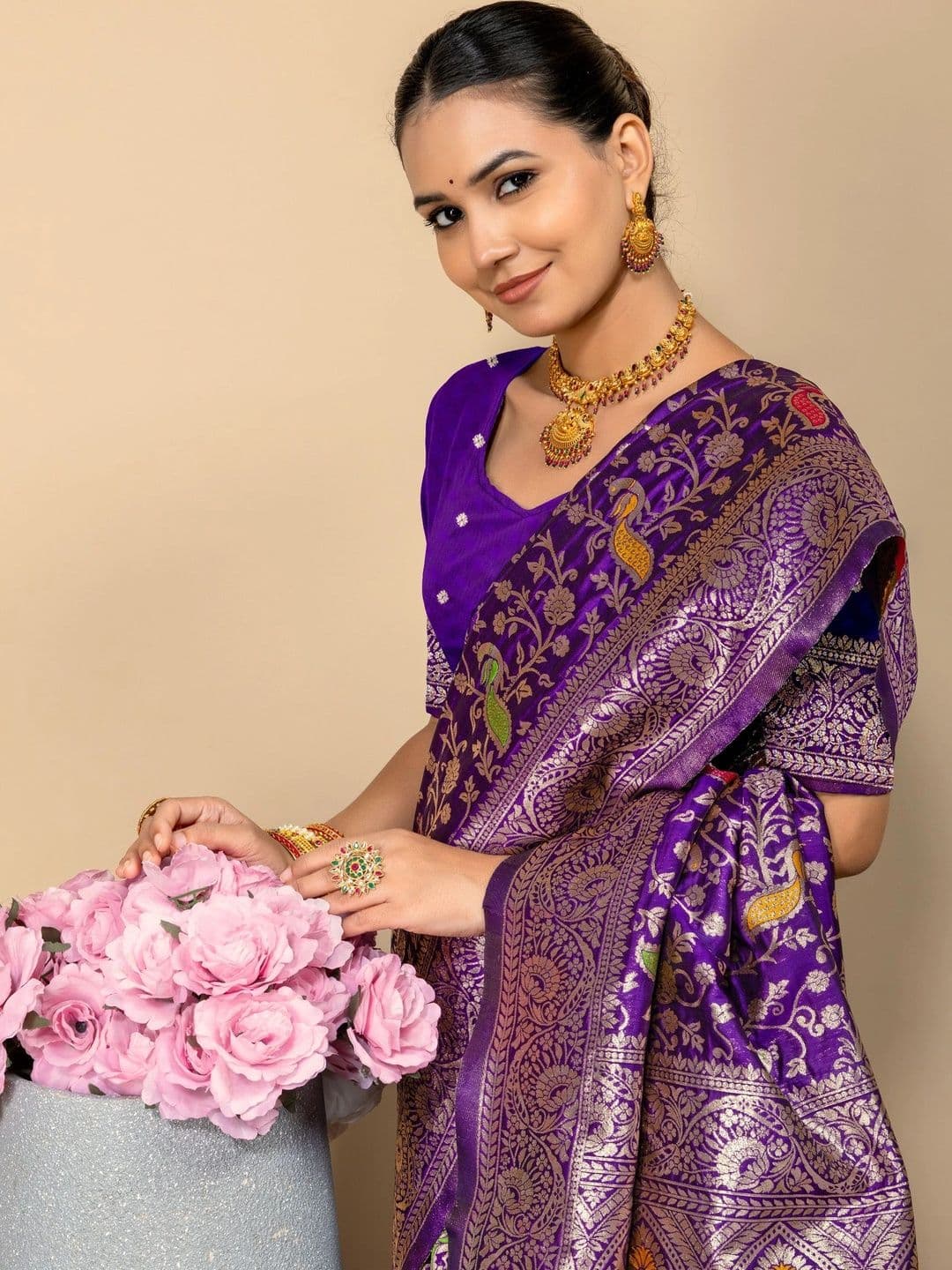 SILKARA CREATION Floral Zari Silk Blend Banarasi Saree thumbnail 6