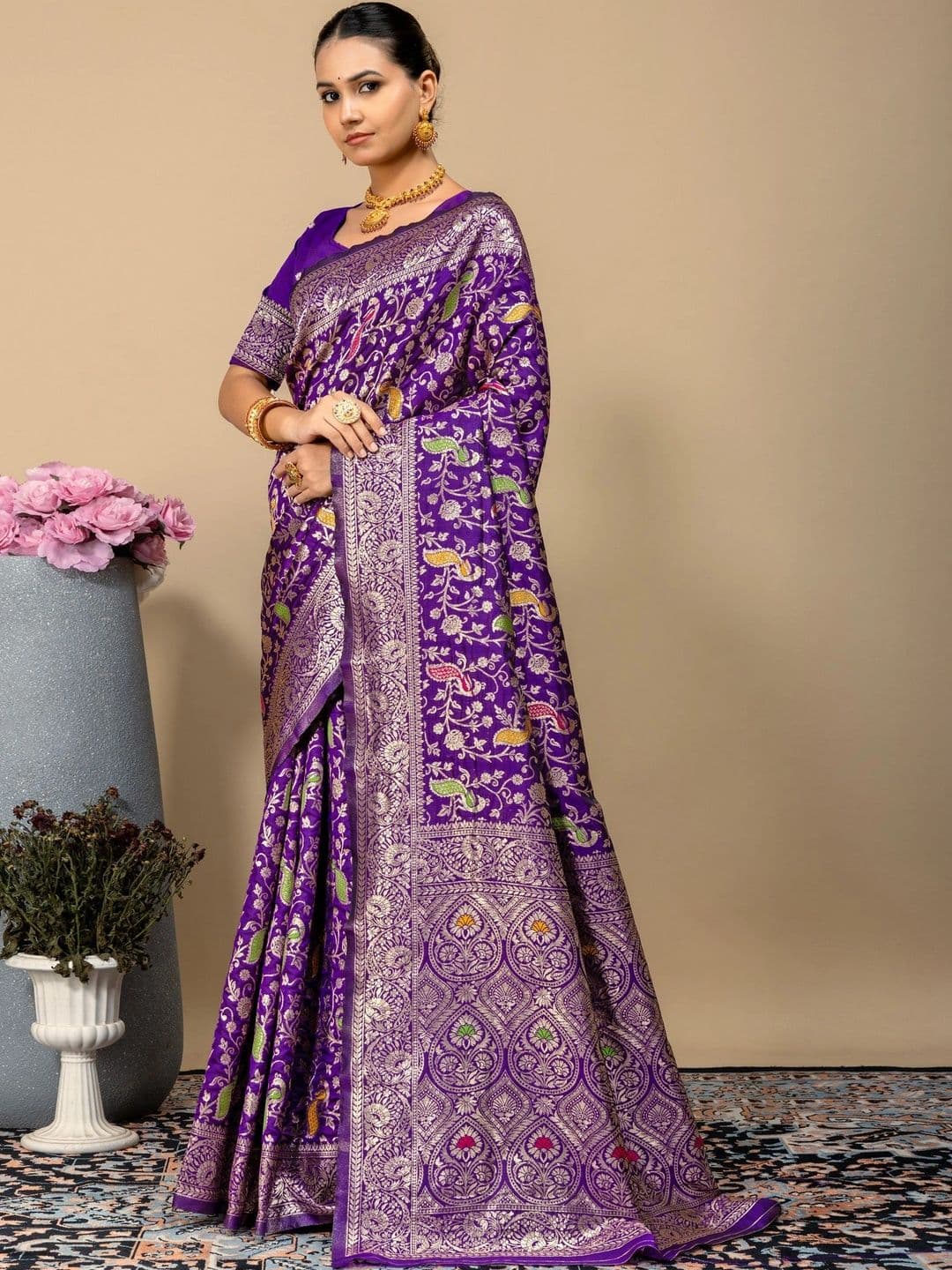 SILKARA CREATION Floral Zari Silk Blend Banarasi Saree thumbnail 5