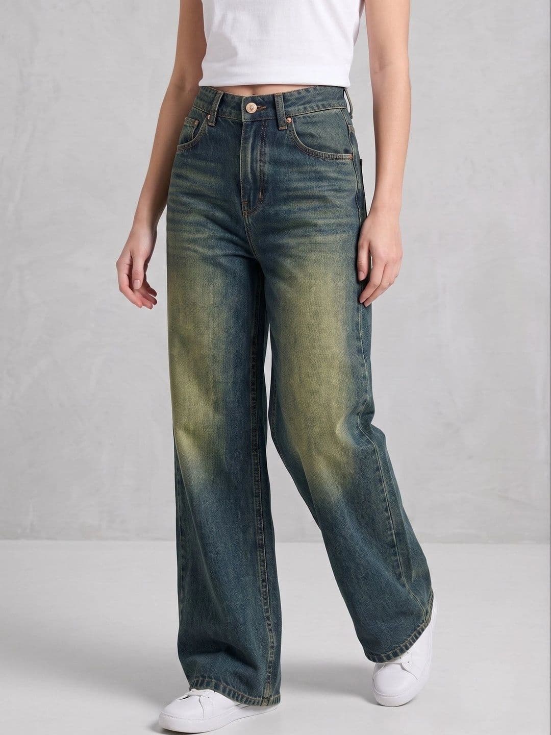 Roadster Women Straight Fit High-Rise Light Fade Jeans - view 1