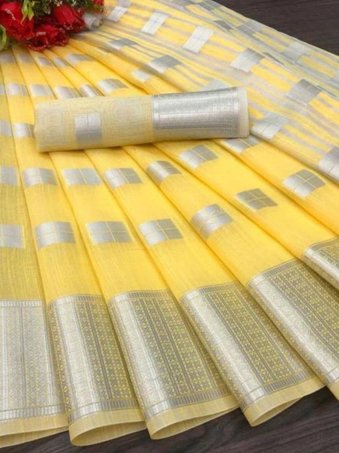 DEVANSH ENTERPRISE Woven Design Zari Silk Blend Banarasi Saree thumbnail 4