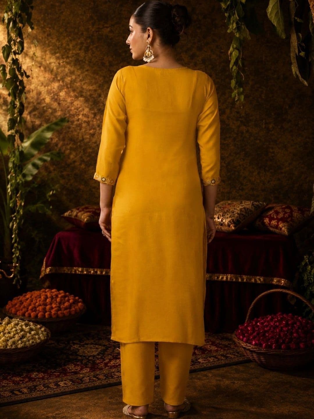 PAUSE Women Floral Embroidered Regular Thread Work Kurta with Trousers & With Dupatta thumbnail 3