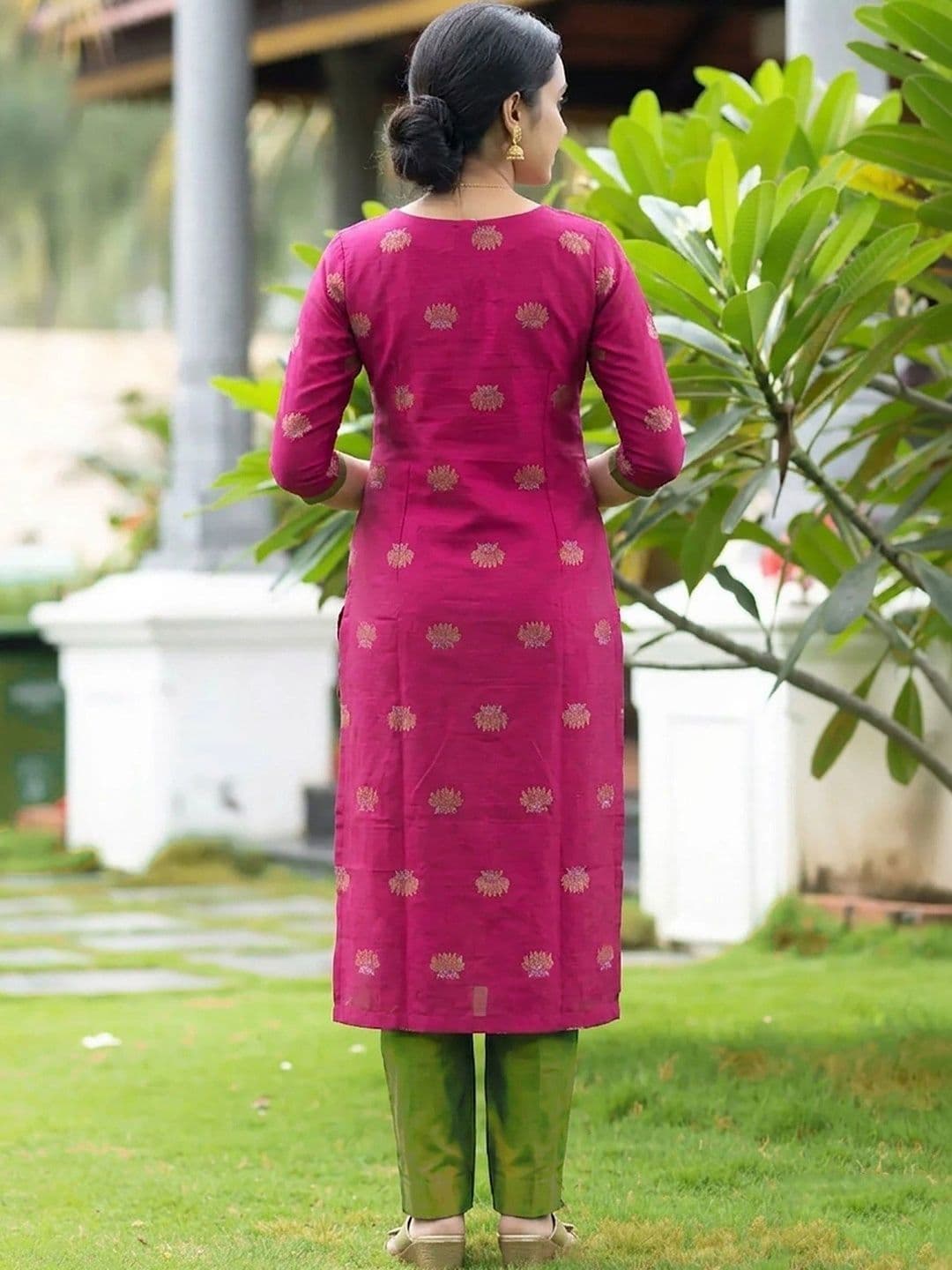 Sangria Women Floral Printed Regular Kurta with Trousers & With Dupatta thumbnail 5