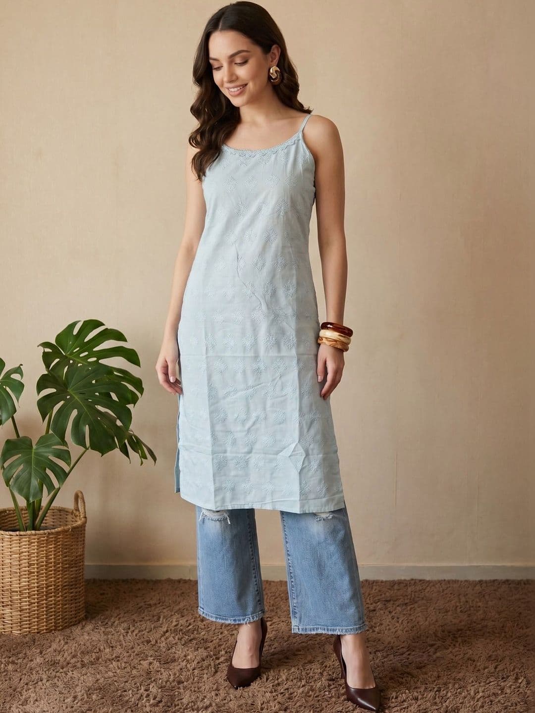 Sangria Women Embellished Thread Work Pastels Kurta thumbnail 3