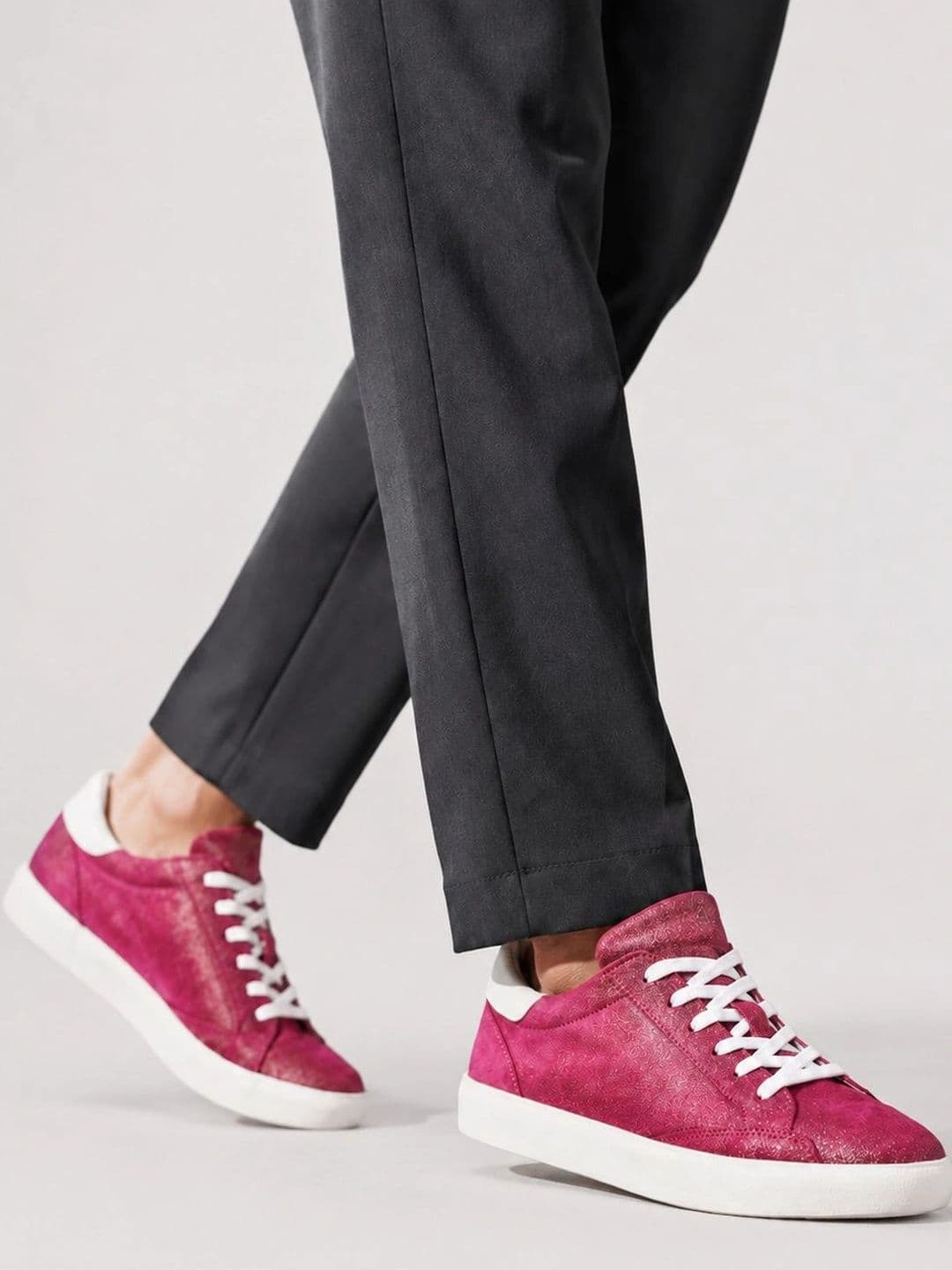 Suo Women Textured Leather Sneakers thumbnail 2