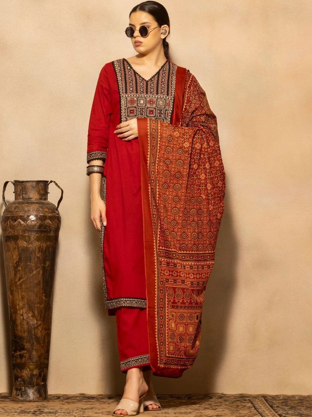 Sabhyata Women Ethnic Motifs Embroidered Regular Thread Work Kurta with Trousers & With Dupatta thumbnail 4