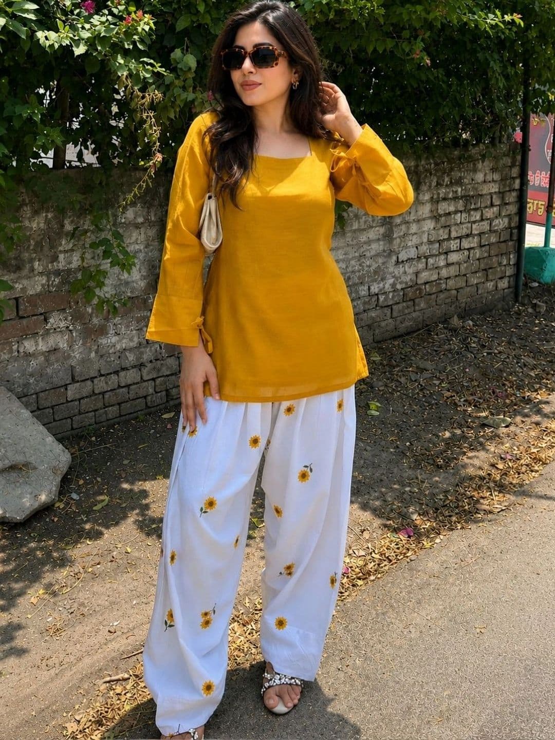 TWINS LADY Women Floral Regular Kurti with Patiala thumbnail 3