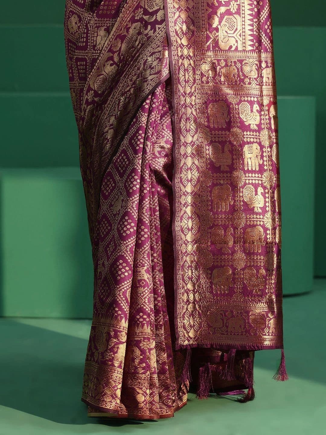 Libas Ethnic Motifs Zari Brocade Saree thumbnail 2