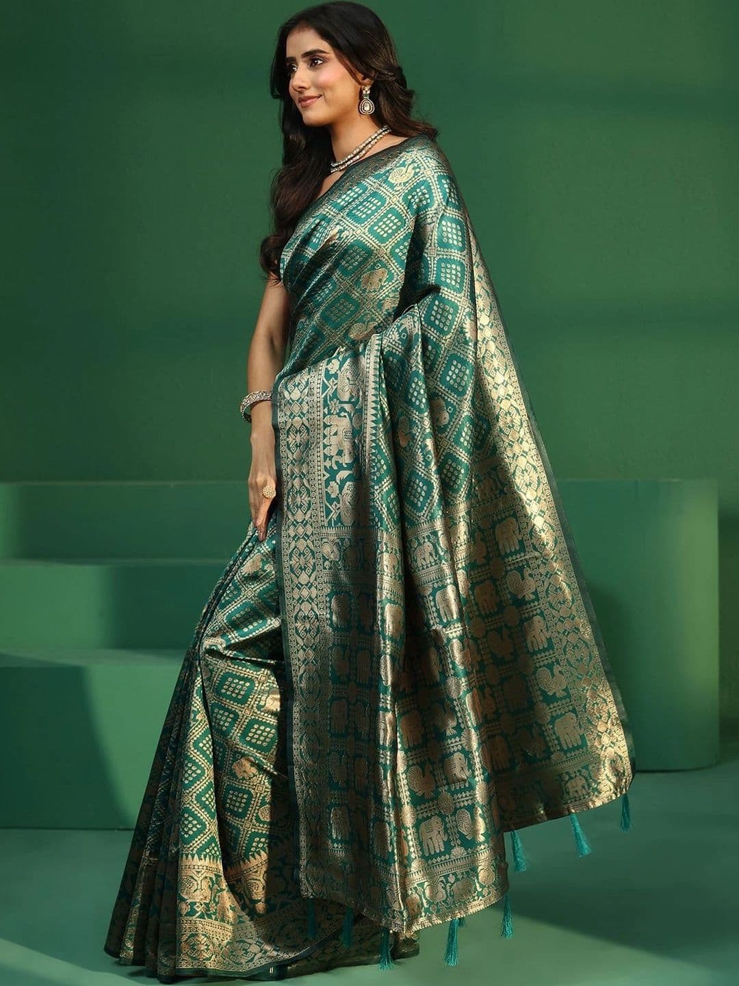 Libas Woven Design Zari Brocade Saree thumbnail 4