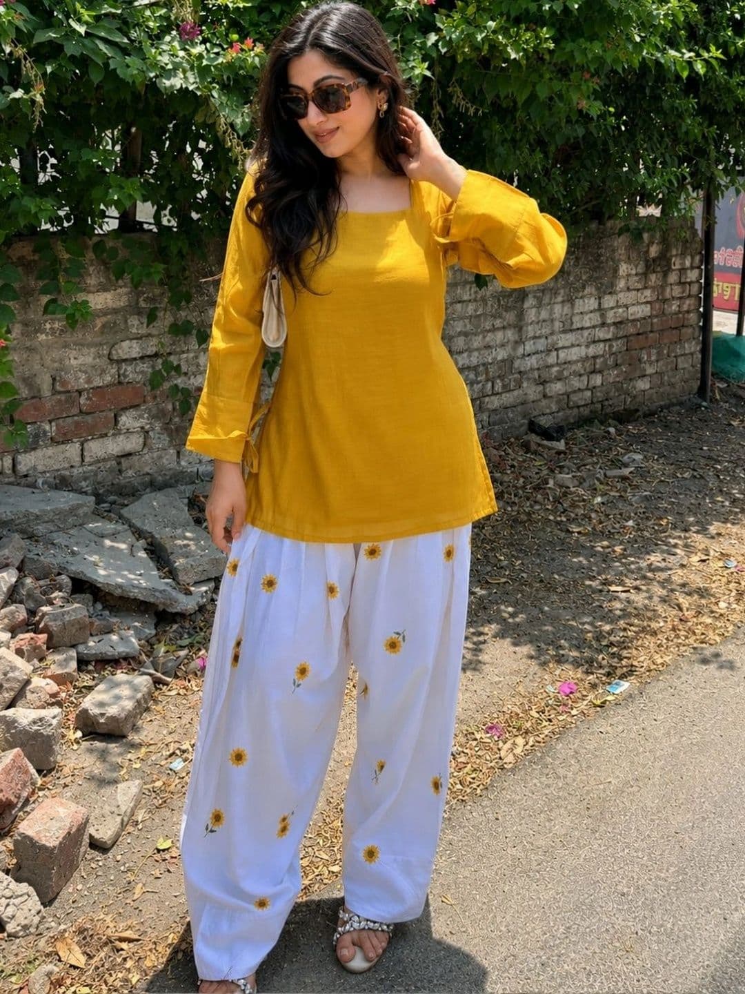 TWINS LADY Women Floral Regular Kurti with Patiala thumbnail 2