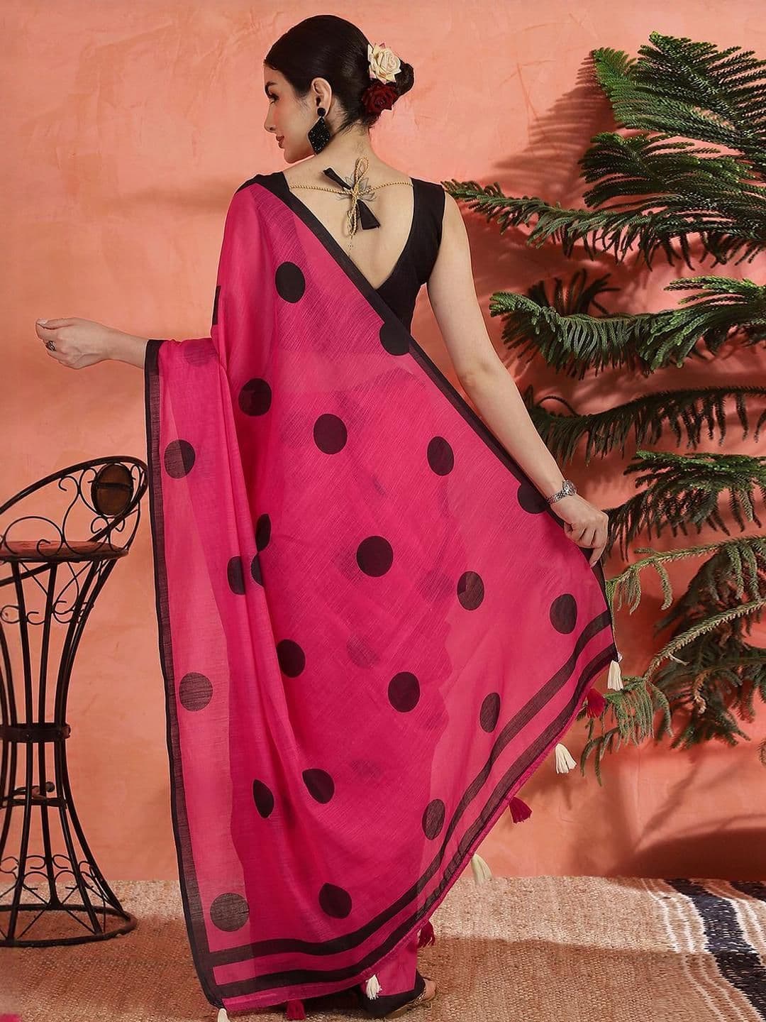 Sangria Polka Dots Printed Saree With Unstitched Blouse thumbnail 4