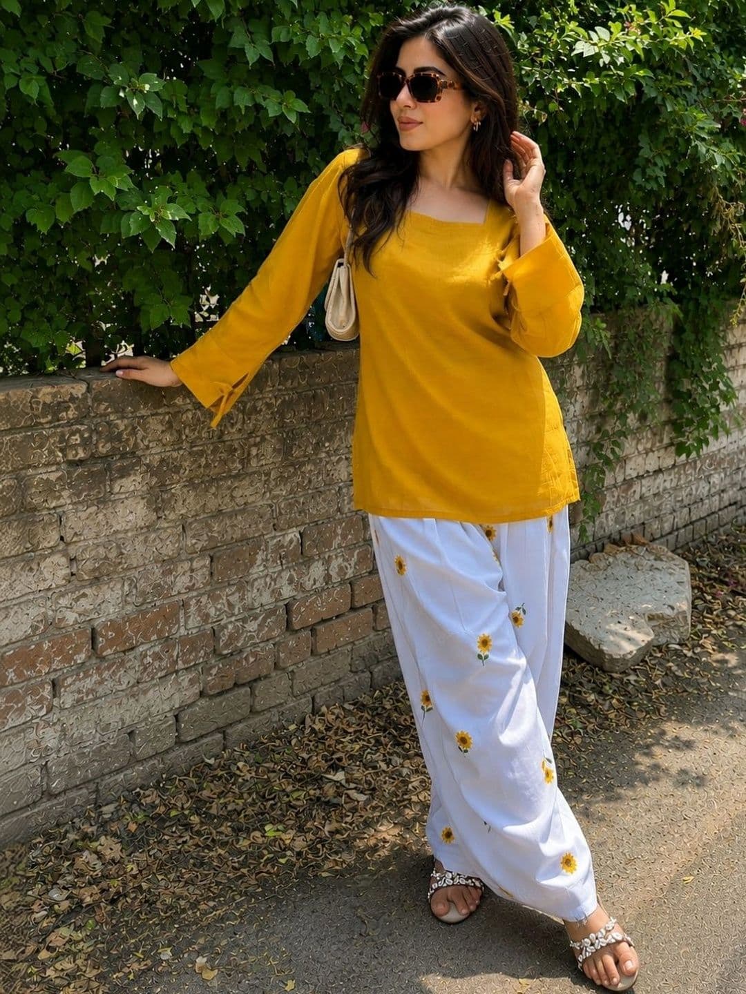 TWINS LADY Women Floral Regular Kurti with Patiala thumbnail 4