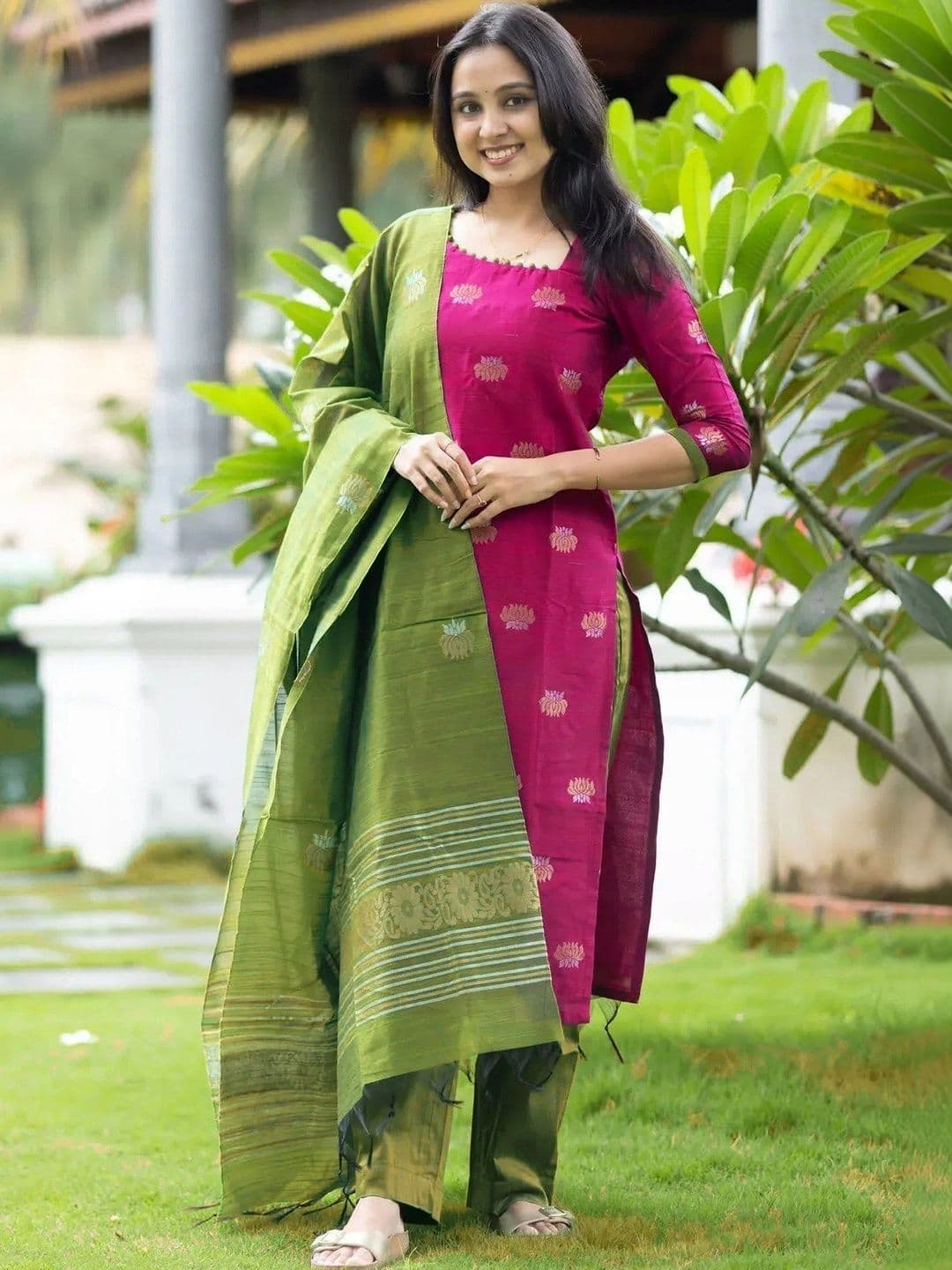 Sangria Women Floral Printed Regular Kurta with Trousers & With Dupatta thumbnail 3