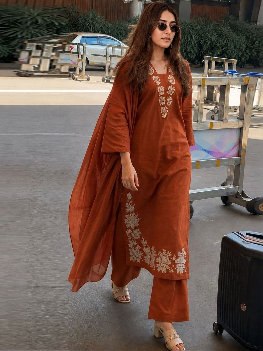 GoSriKi Women Ethnic Motifs Embroidered Regular Thread Work Kurta with Palazzos & Dupatta thumbnail 5