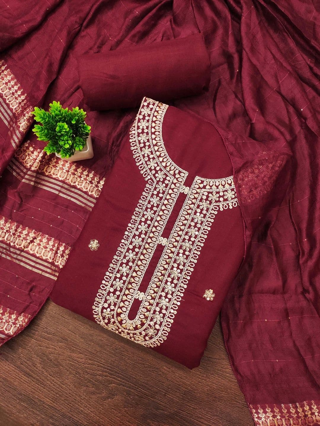 HERE&NOW Embellished Semi-Stitched Dress Material thumbnail 4