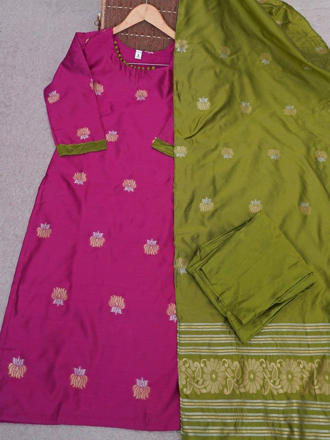 Sangria Women Floral Printed Regular Kurta with Trousers & With Dupatta thumbnail 4