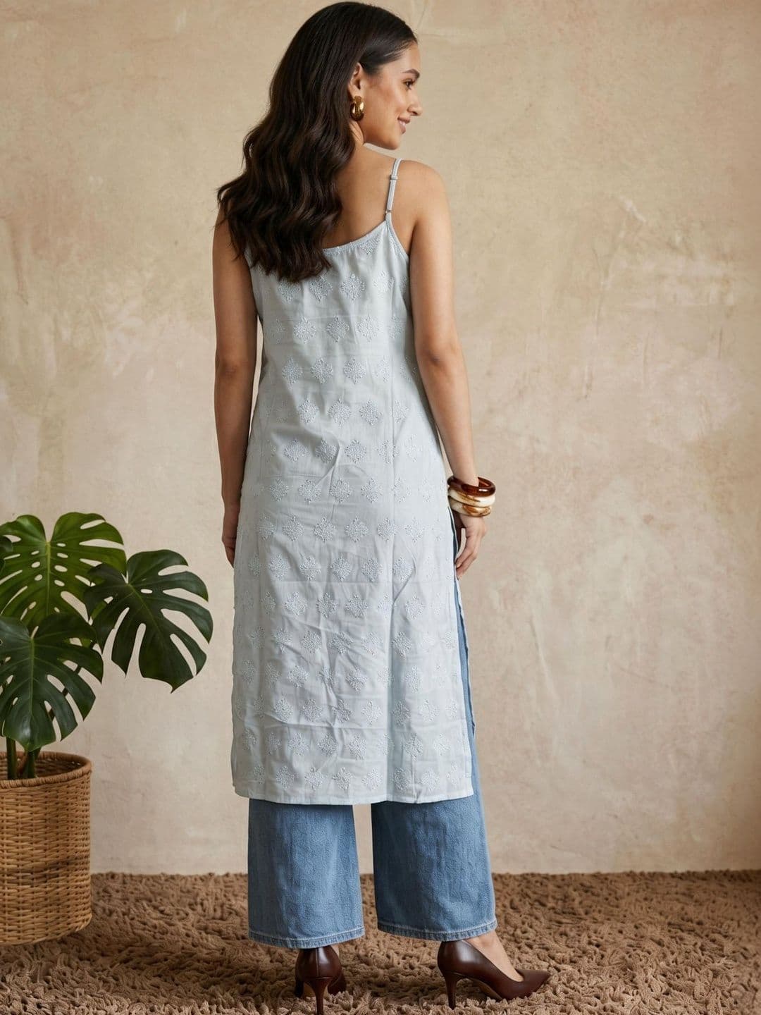 Sangria Women Embellished Thread Work Pastels Kurta thumbnail 2