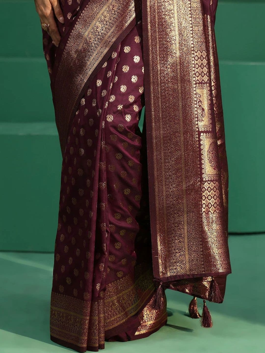 Libas Ethnic Motifs Zari Silk Blend Saree thumbnail 3