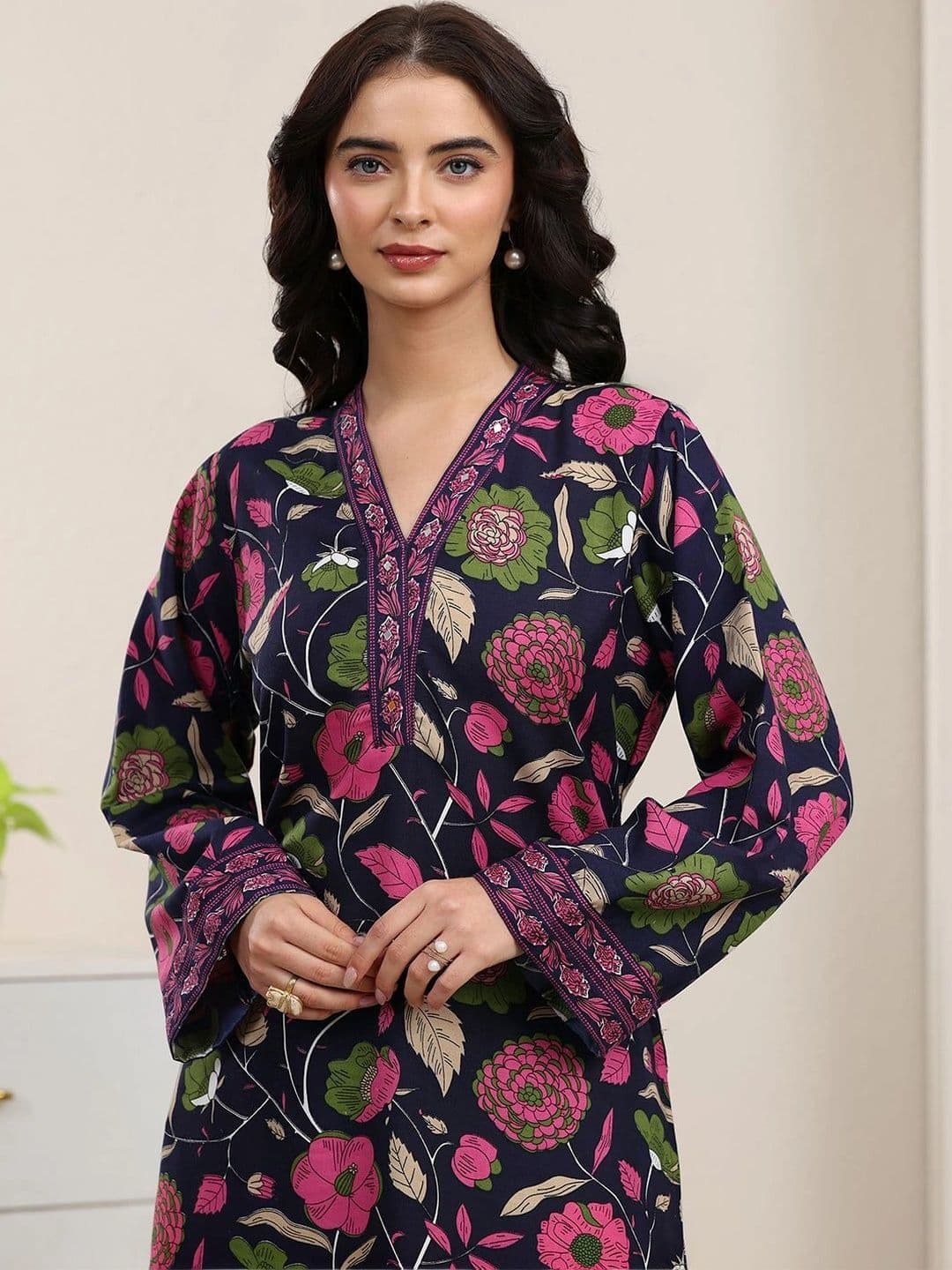 Gerua By Libas Women Floral Printed Regular Kurta with Palazzos thumbnail 3