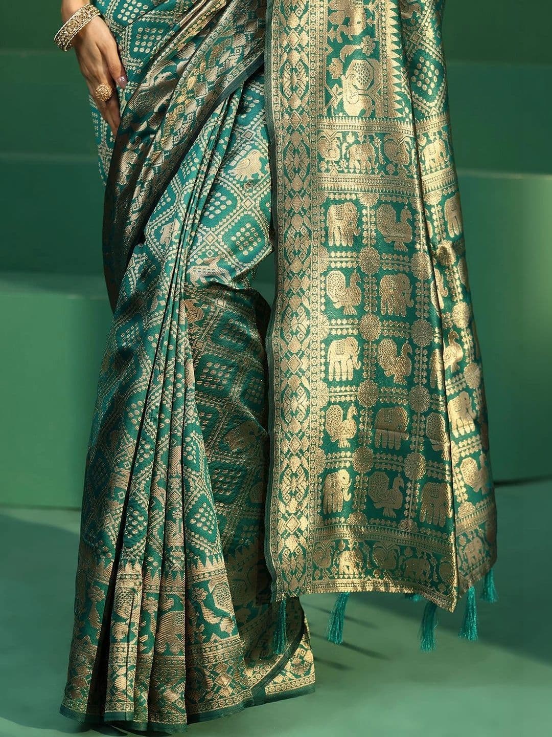Libas Woven Design Zari Brocade Saree thumbnail 2