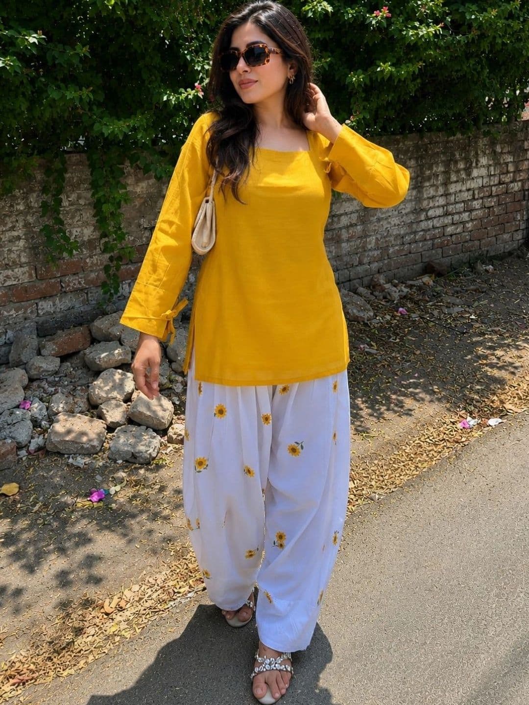TWINS LADY Women Floral Regular Kurti with Patiala thumbnail 5